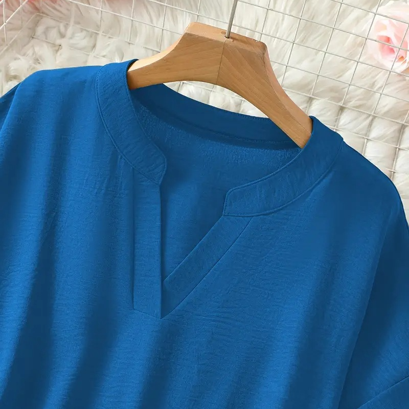 Michelle | Women's Loose V-neck T-shirt